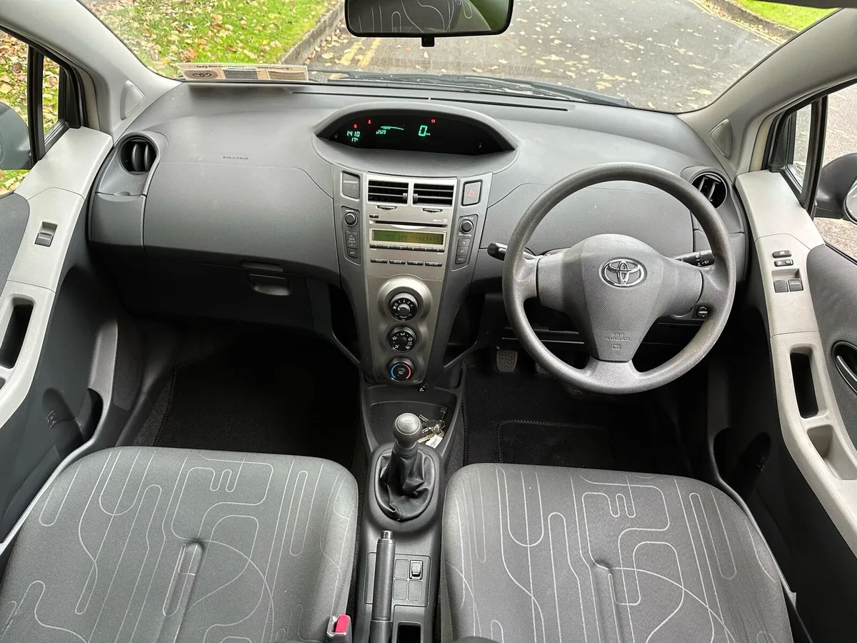 Toyota Yaris * 52,000km NCT 05/26 * - Image 4
