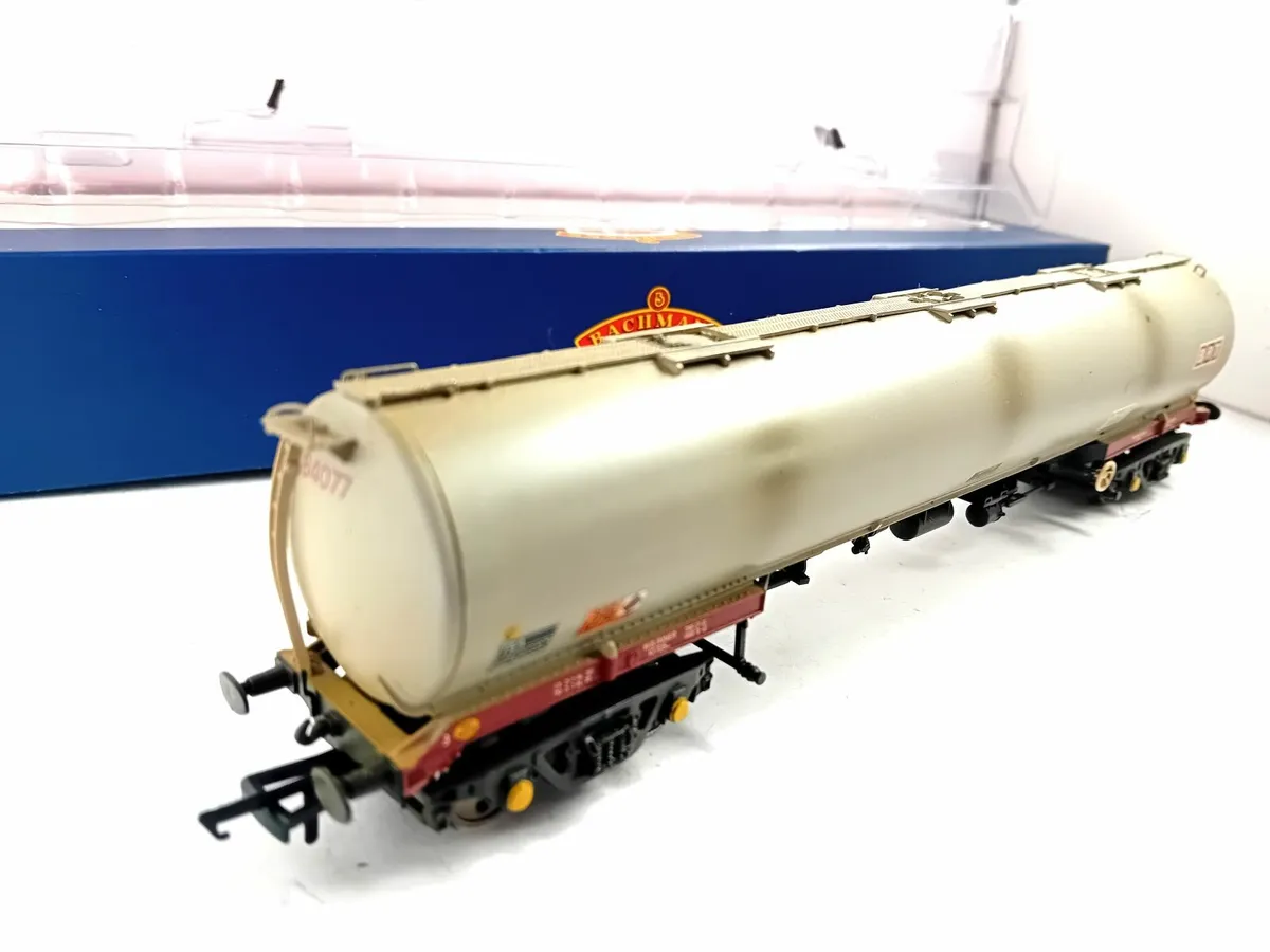 MODEL RAILWAY  BACHMANN   T E A   BOGIE  TANKERS - Image 2