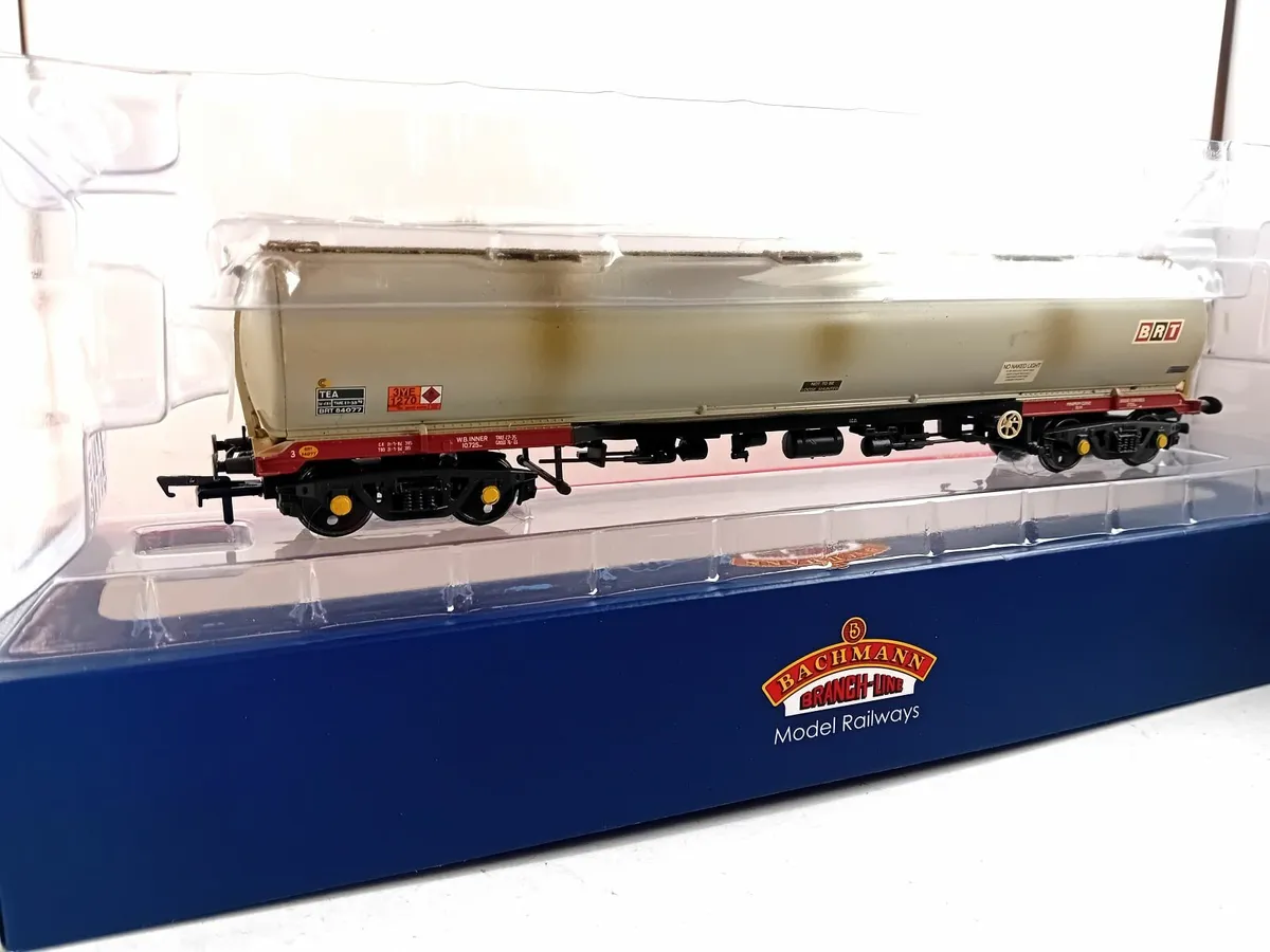 MODEL RAILWAY  BACHMANN   T E A   BOGIE  TANKERS - Image 3