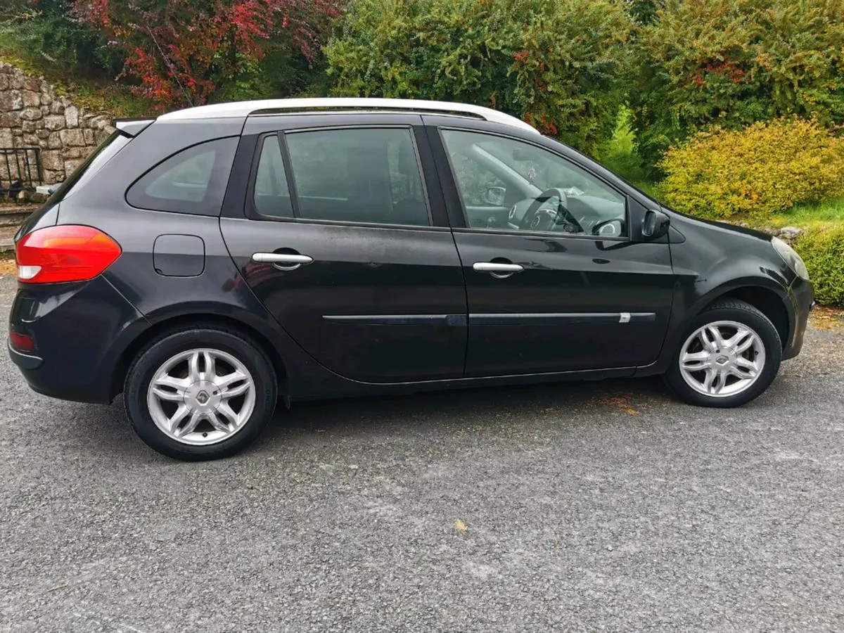 Renault Clio estate - Image 1