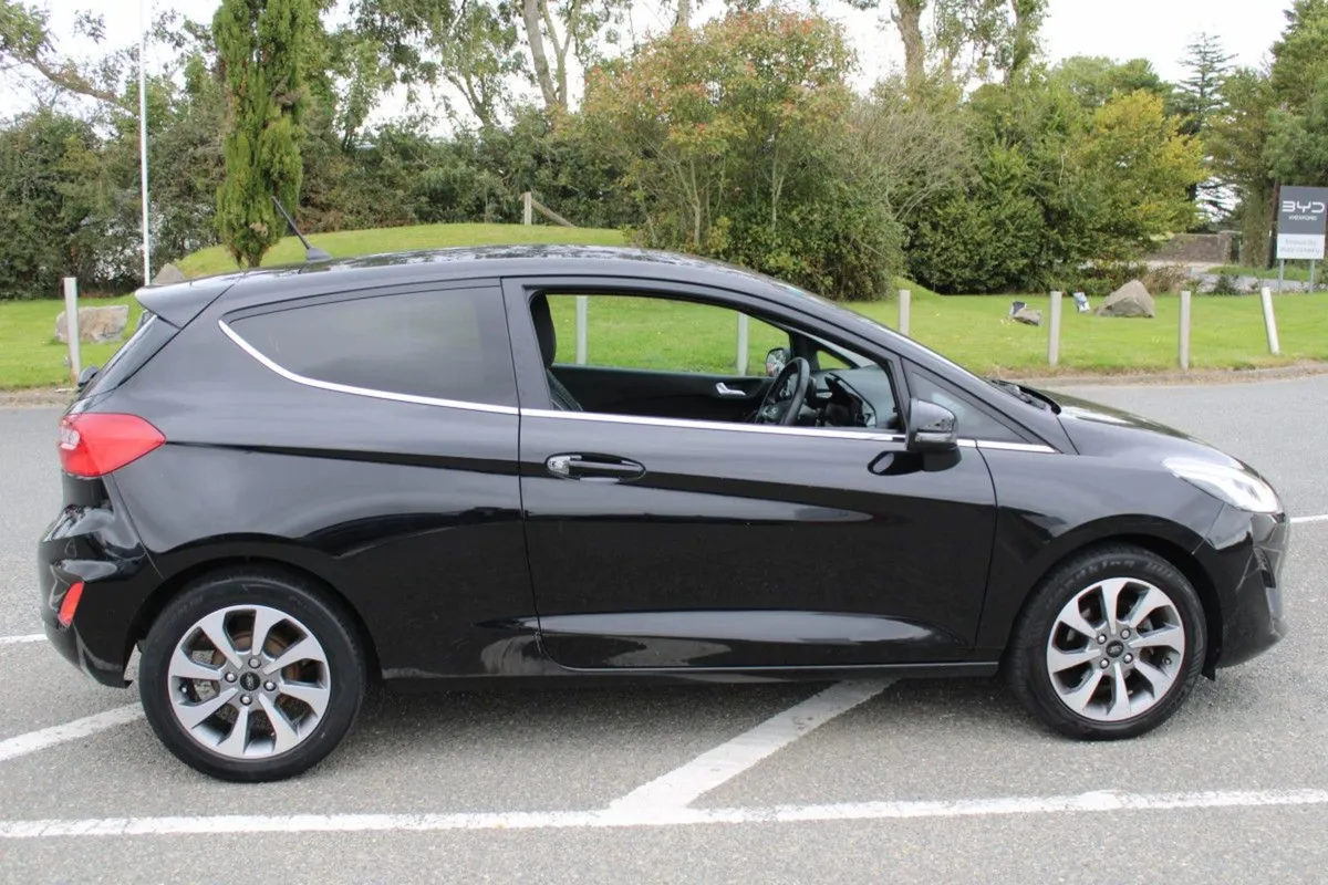 Ford Fiesta 1.1 Zetec 85hp 3DR - Image 4