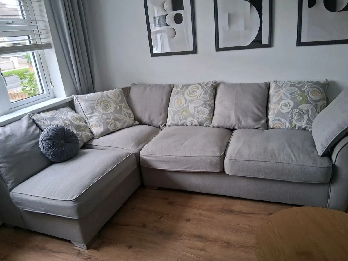 Living room furniture - Image 1