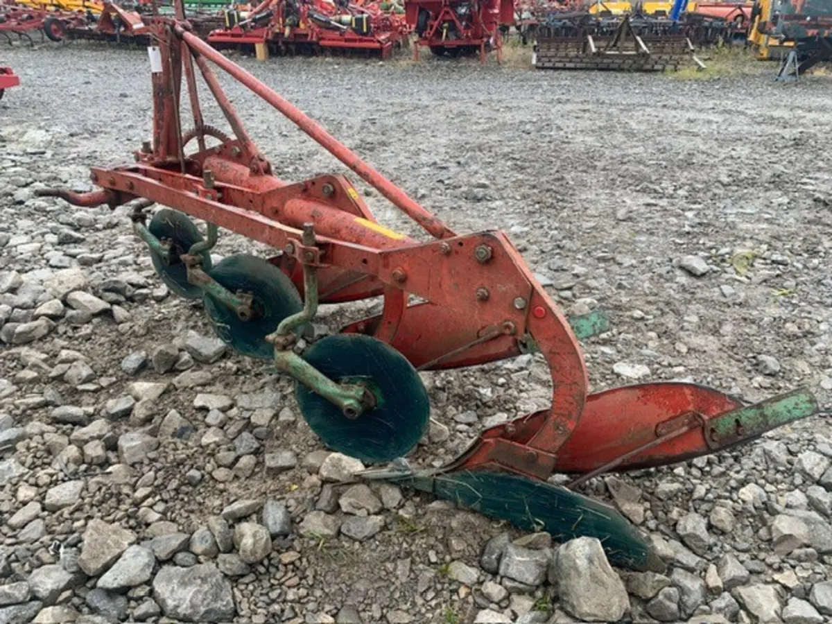 KVERNELAND 3 X 12" PLOUGH - Image 4