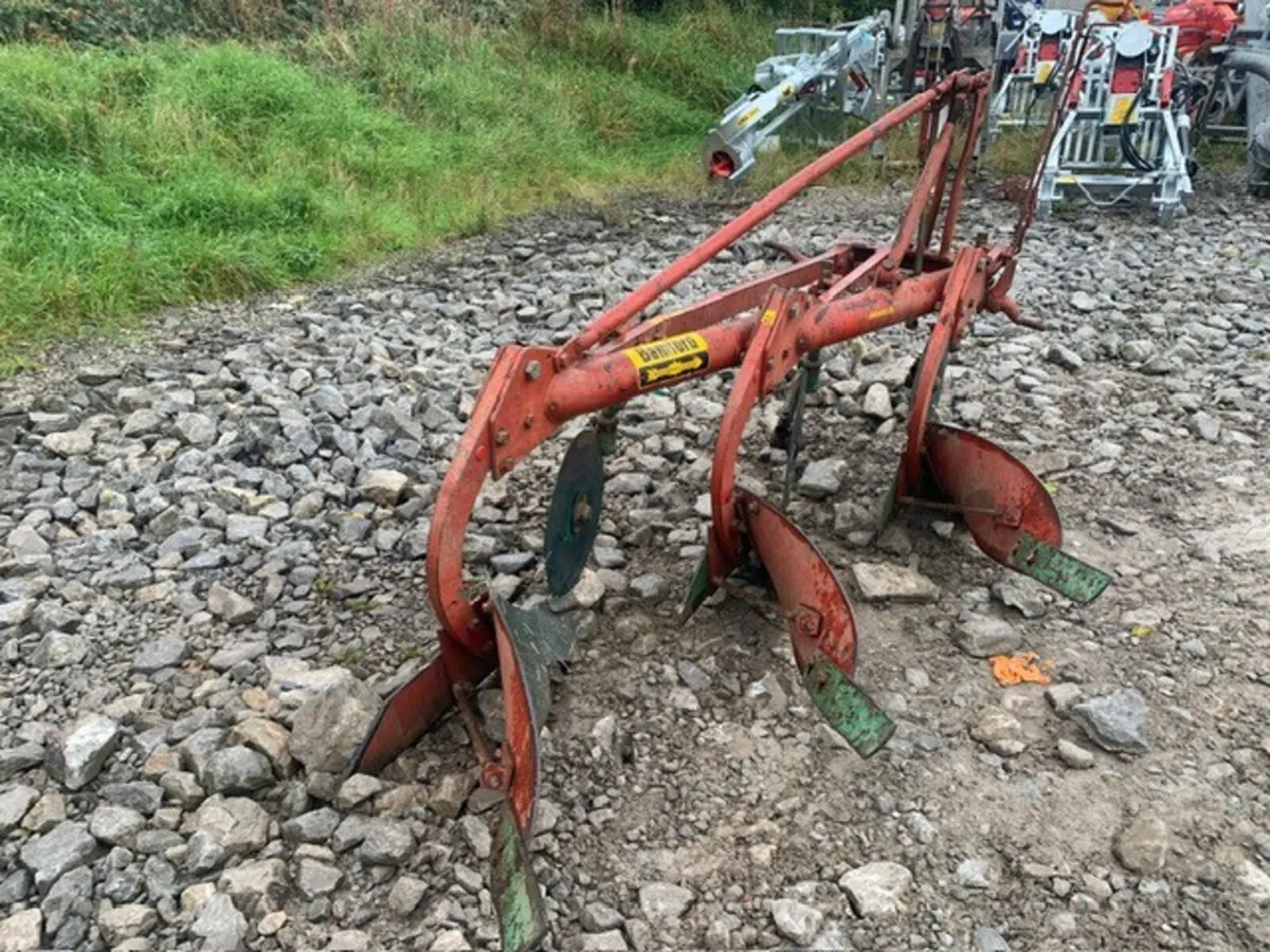 KVERNELAND 3 X 12" PLOUGH - Image 2