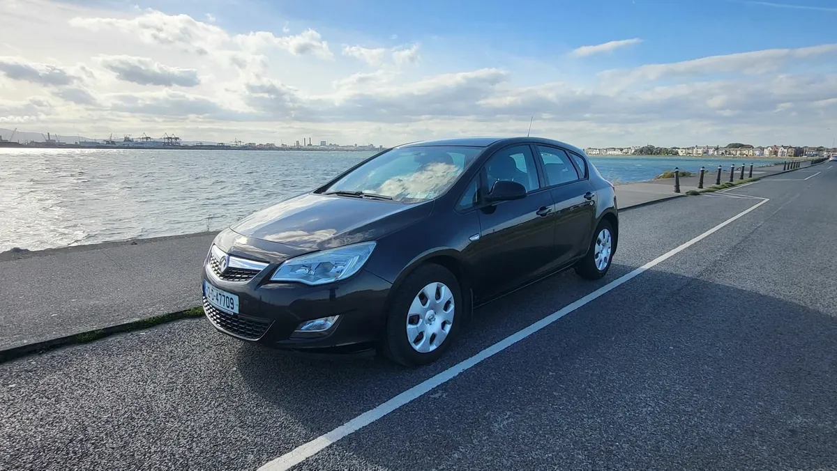 Vauxhall Astra 2012 - Image 1