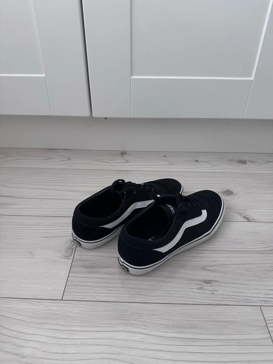 Vans - Image 2