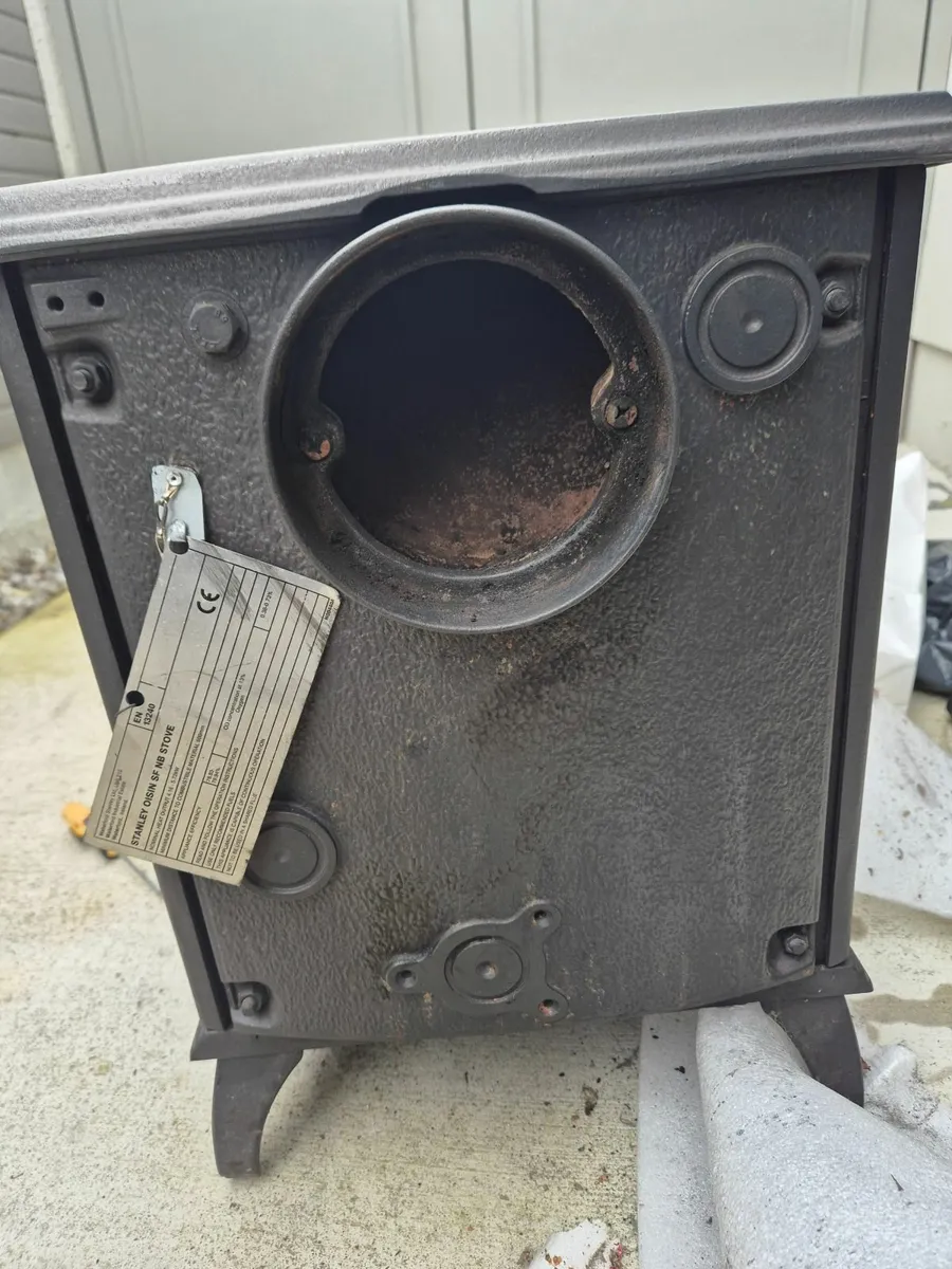 Oisin Stove and a cast iron Mantlepiece - Image 2
