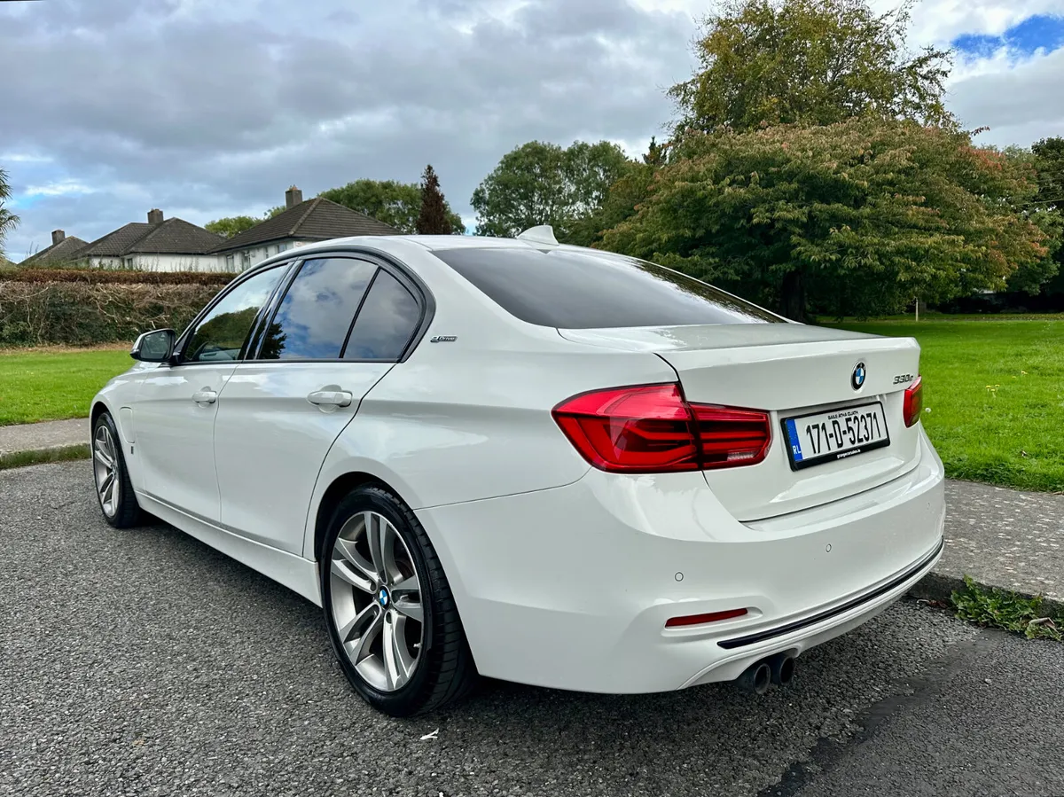 BMW 330e M Sport | Leather | May 27 nct. - Image 3
