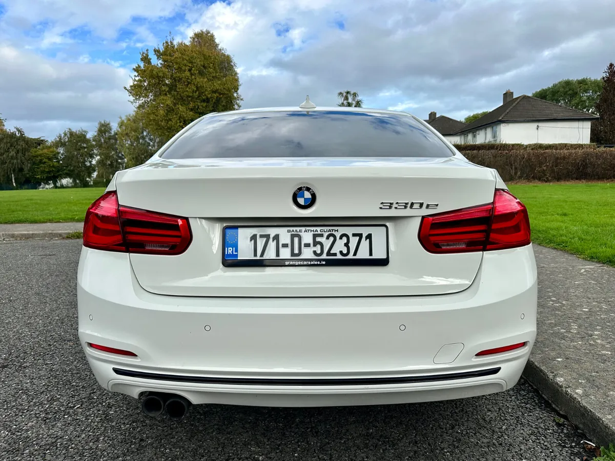 BMW 330e M Sport | Leather | May 27 nct. - Image 4