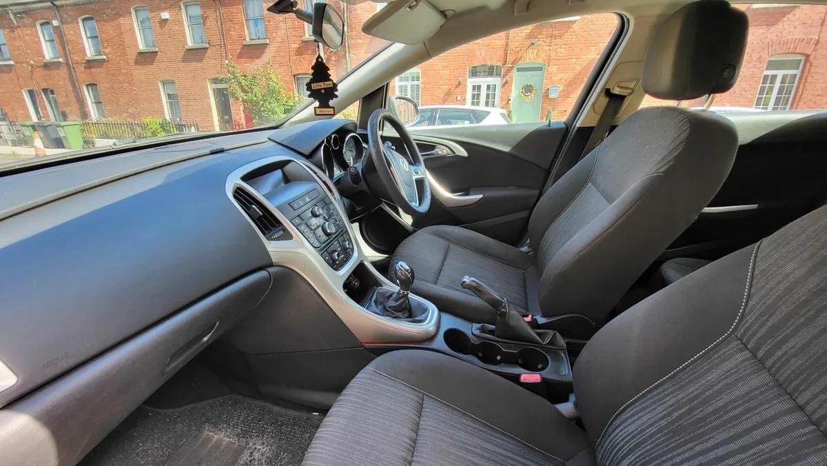 Vauxhall Astra 2012 - Image 4