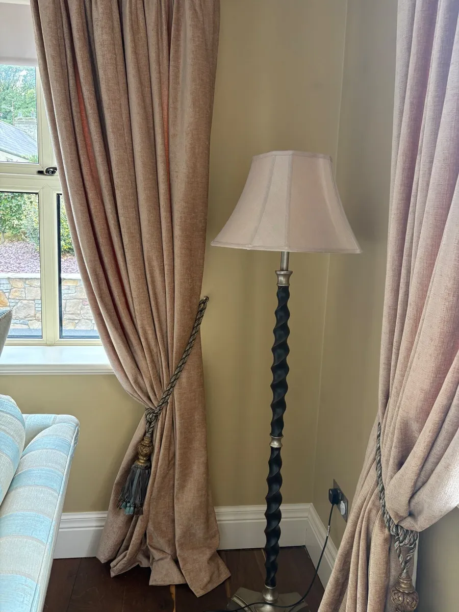 Curtains - Image 2