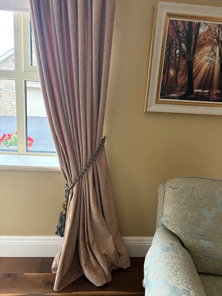 Curtains - Image 3