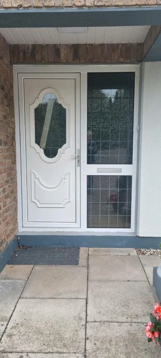 Front door - Image 2