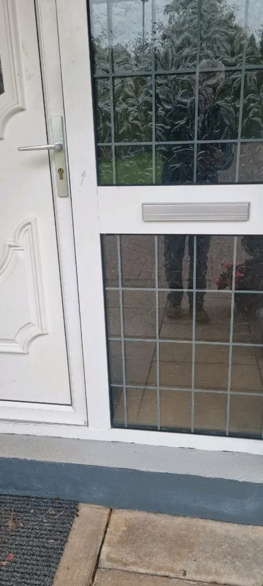 Front door - Image 3