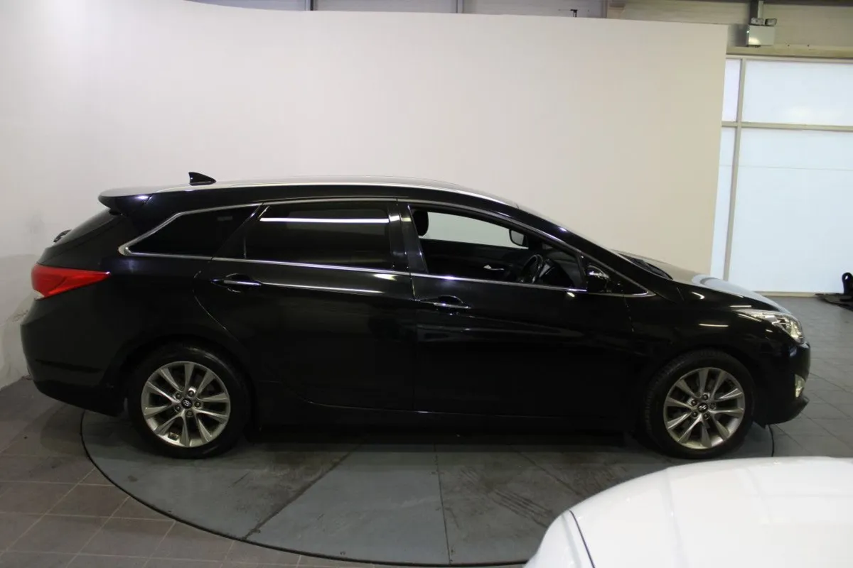 Hyundai i40 1.7 Crdi Style 5DR Auto - Image 4