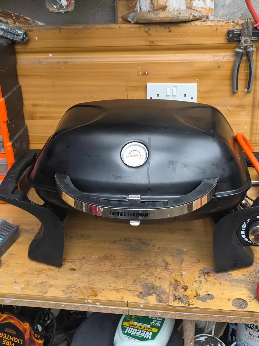 George Foreman gas barbecue grill with gas bottle