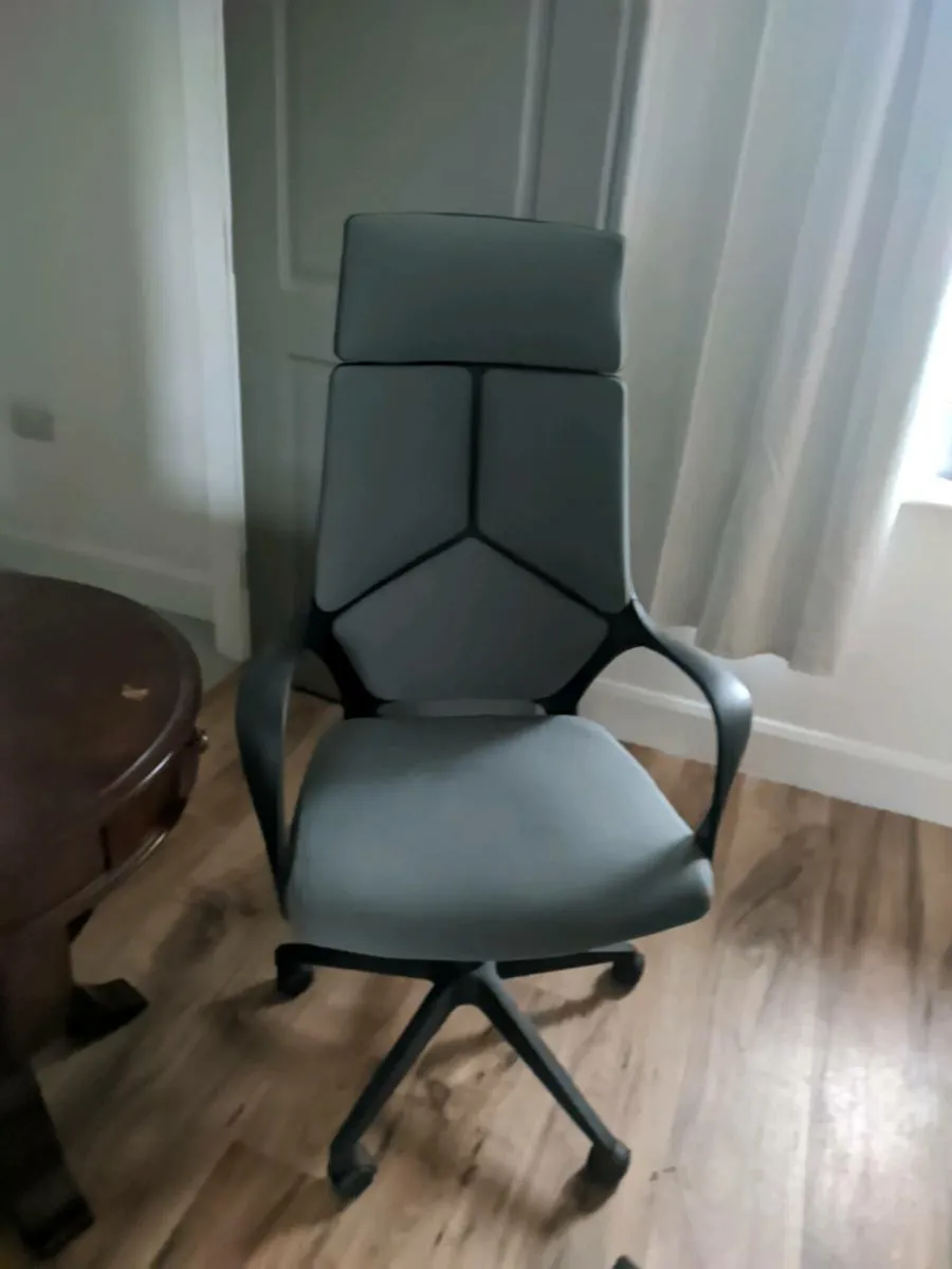 Office chair - Image 1