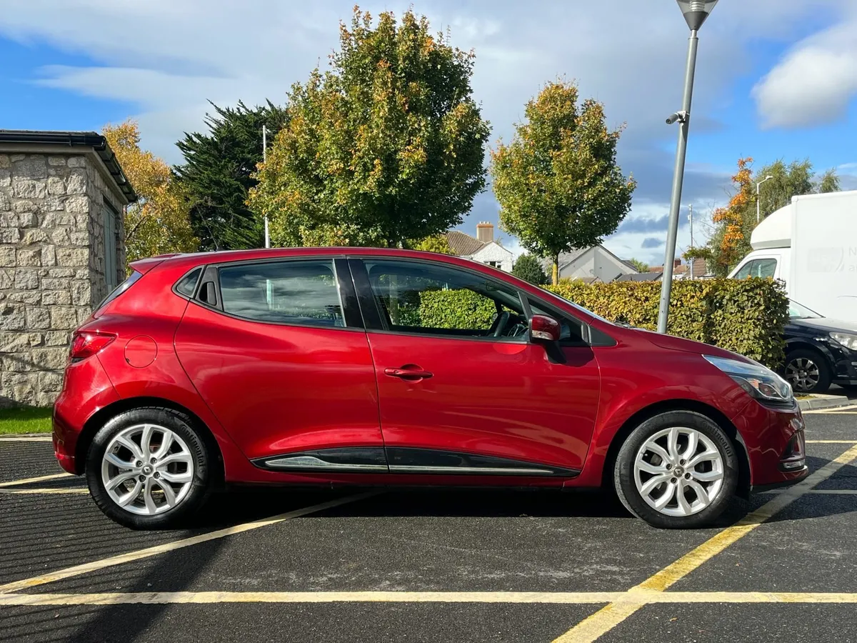 2017 Renault Clio - Image 2