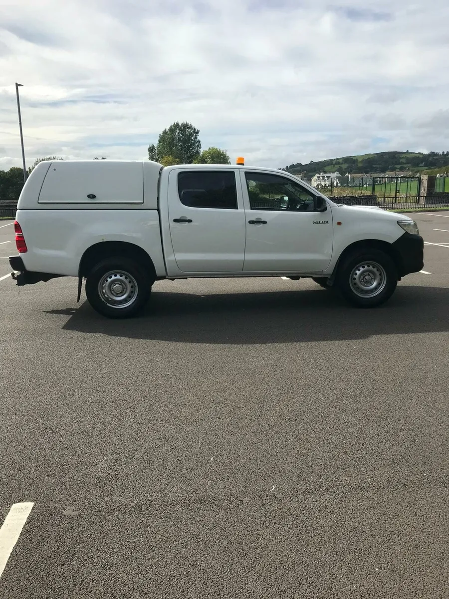 2014 Toyota hilux - Image 2