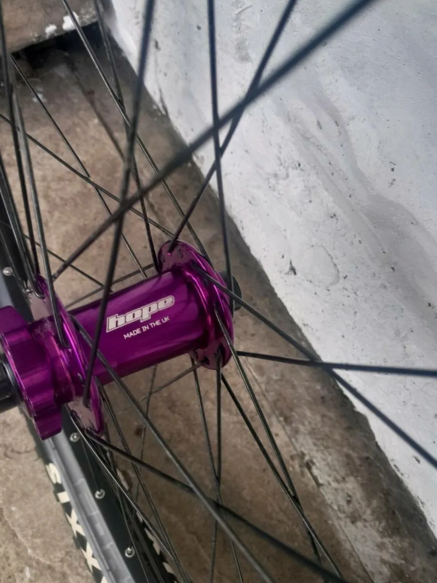 27.5 HOPE PRO5 Wheels - Image 4