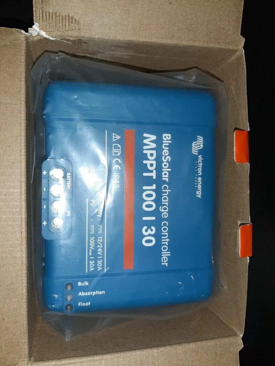 VICTRON SOLAR CHARGE CONTROLLER 30AMP