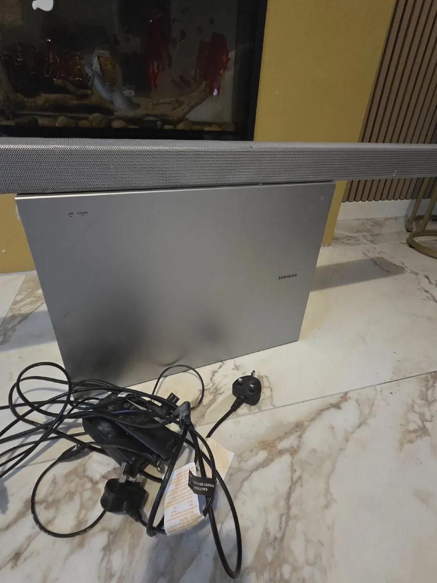 Sound bar & subwoffer - Image 1