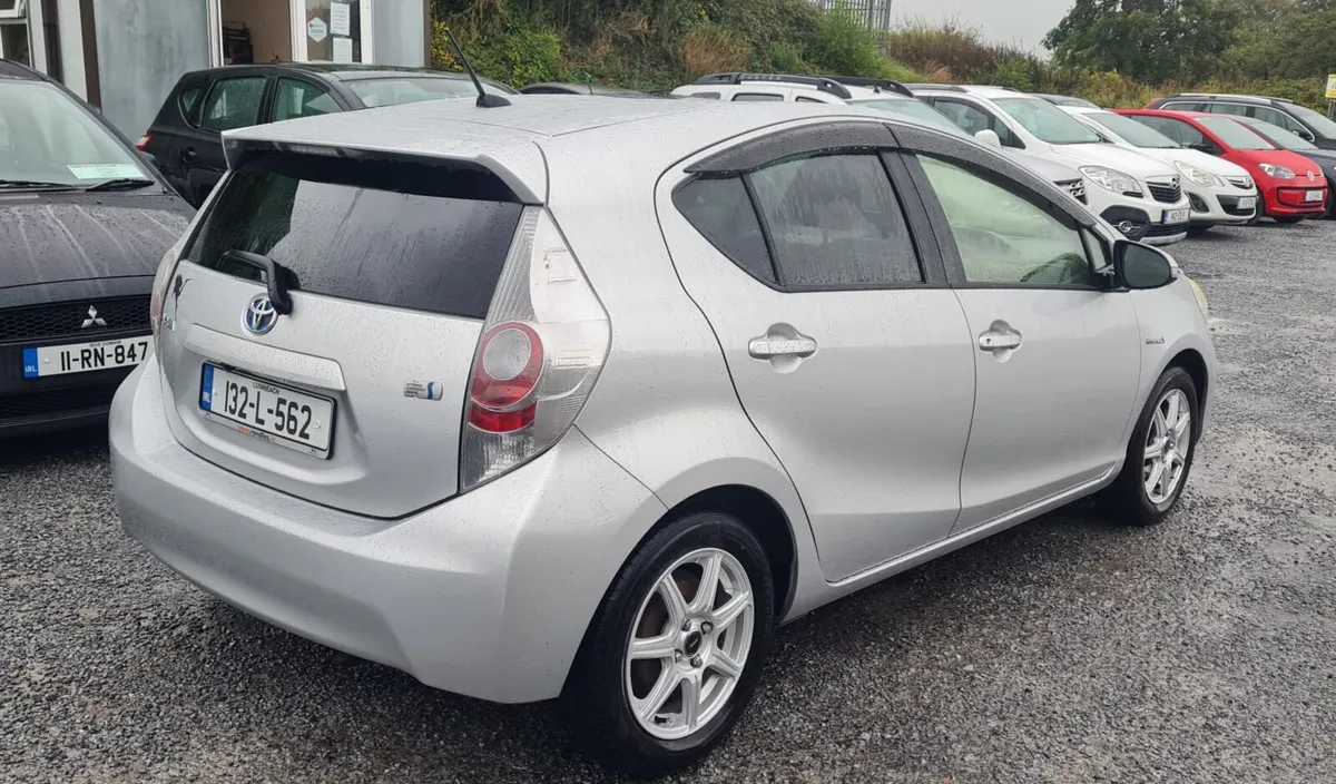 Toyota Aqua 2013 - Image 4