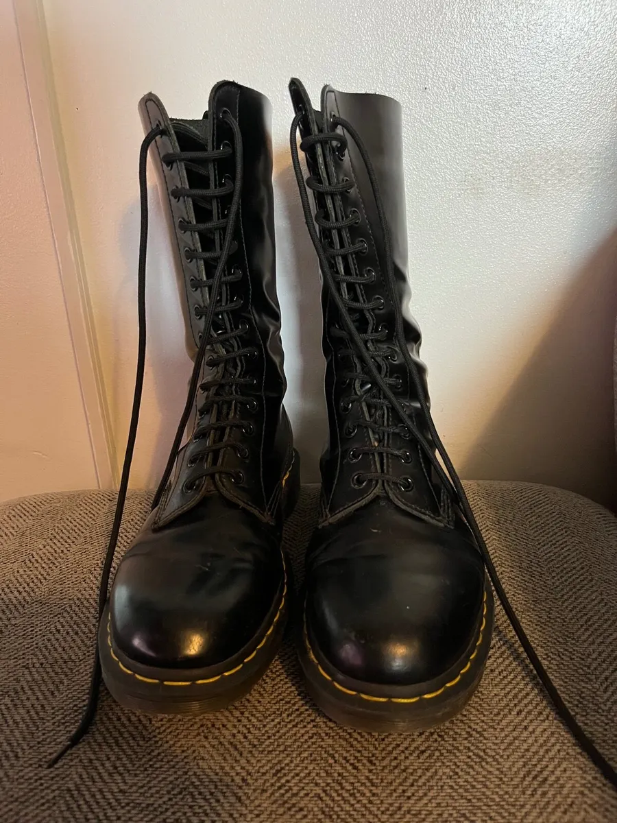 14 hole doc marten boots size 9 1/2 - Image 4
