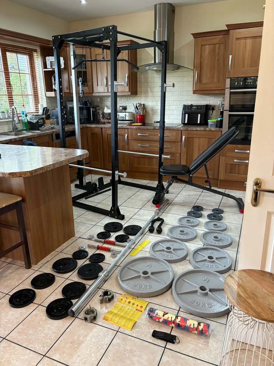 UNBELIEVABLE GYM WEIGHTLIFTING SET UP,BEST ON HERE - Image 1