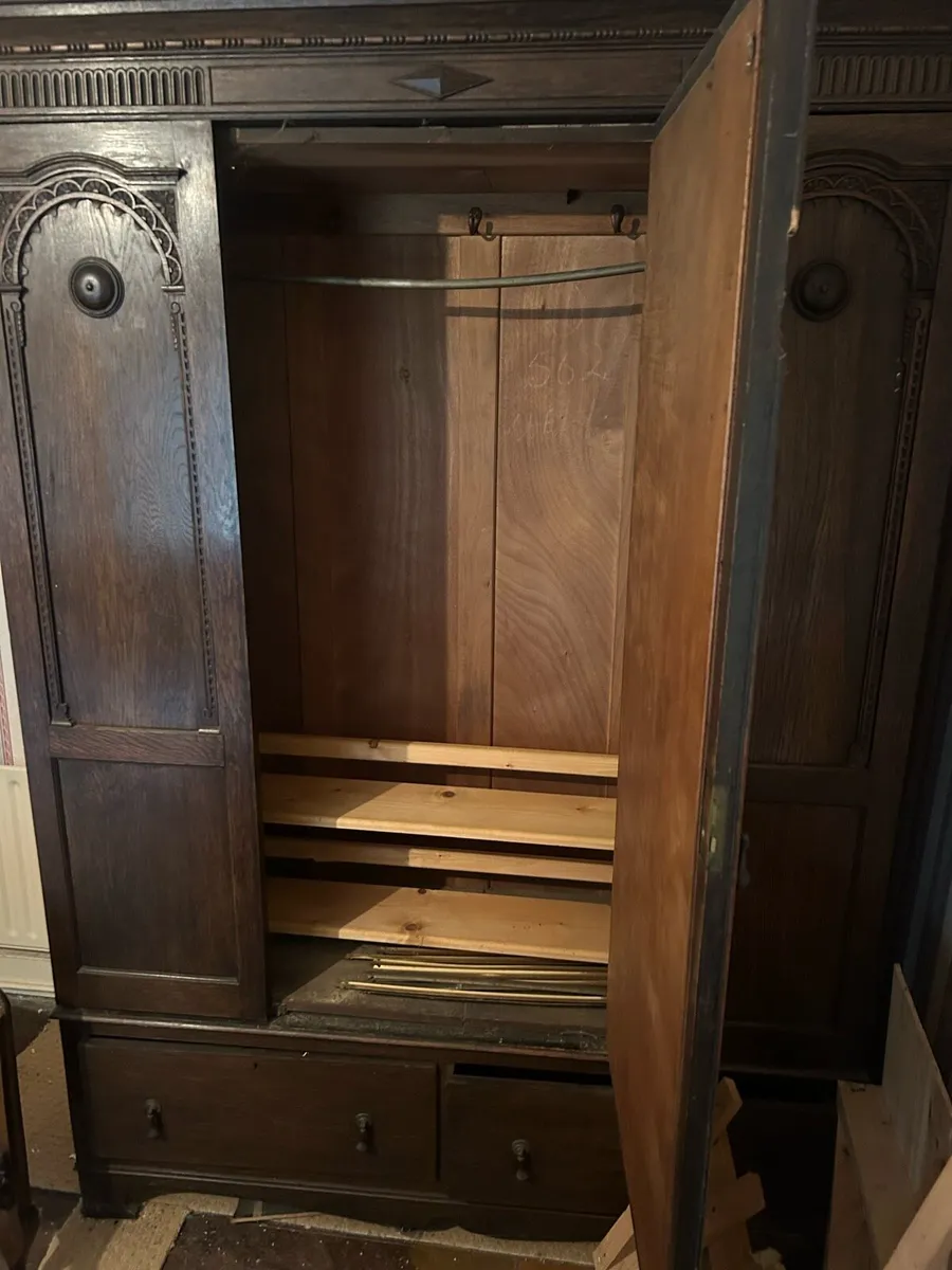 Antique cabinet - Image 1