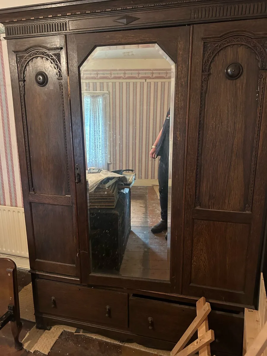 Antique cabinet - Image 2