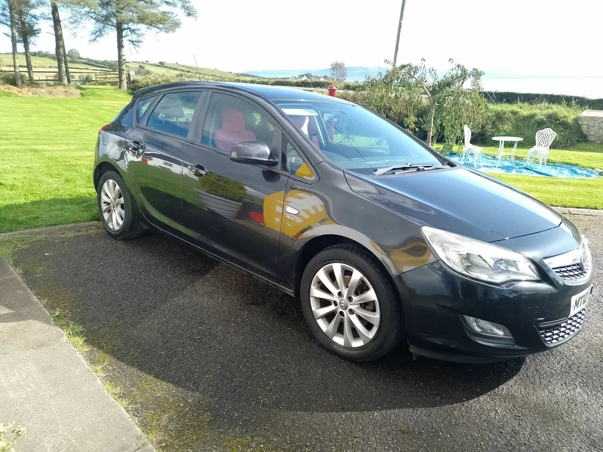 2008 TOYOTA VERSO £450. 2012 OPEL ASTRA £550. - Image 1