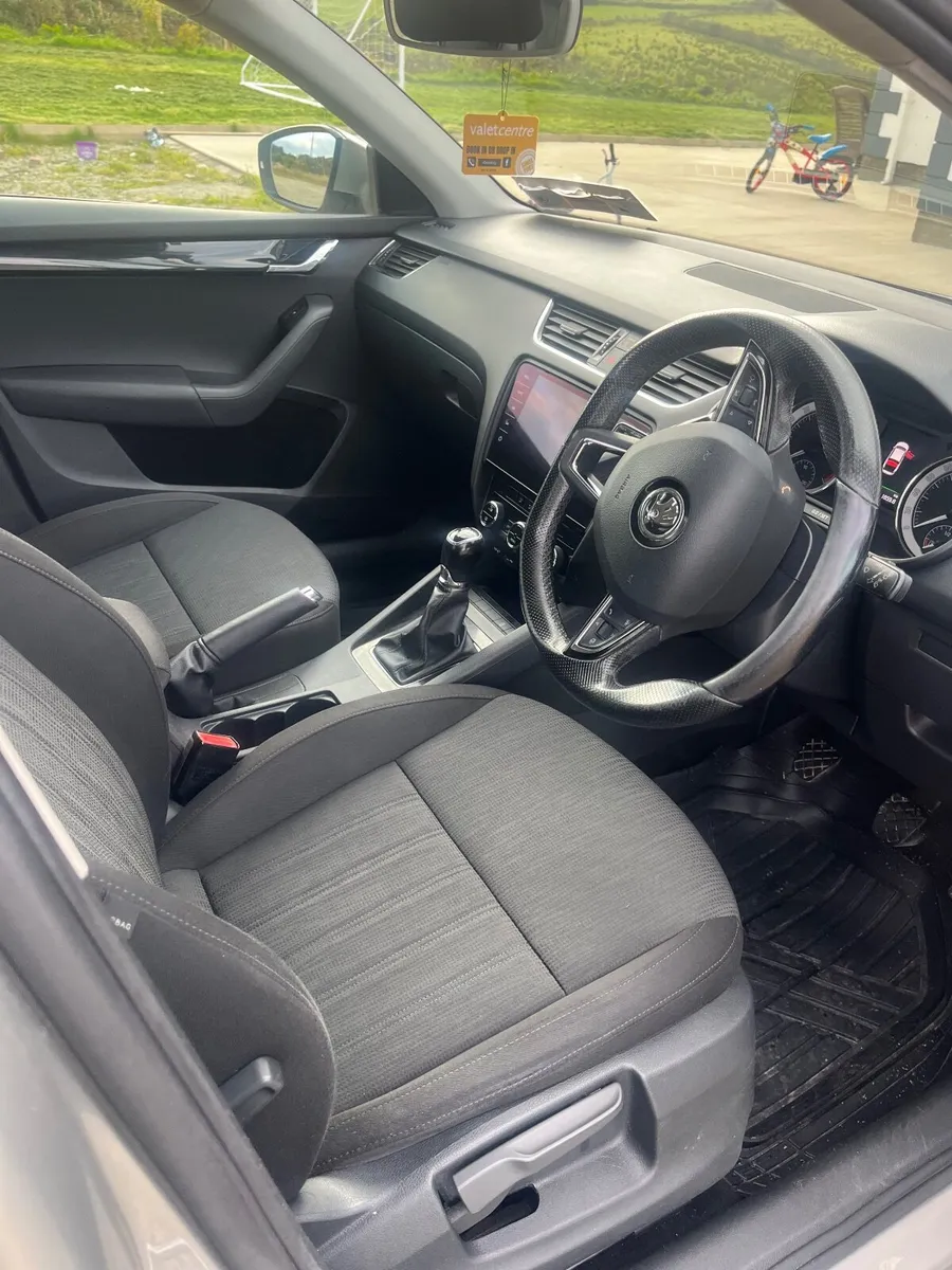 Skoda Octavia 2017 - Image 2