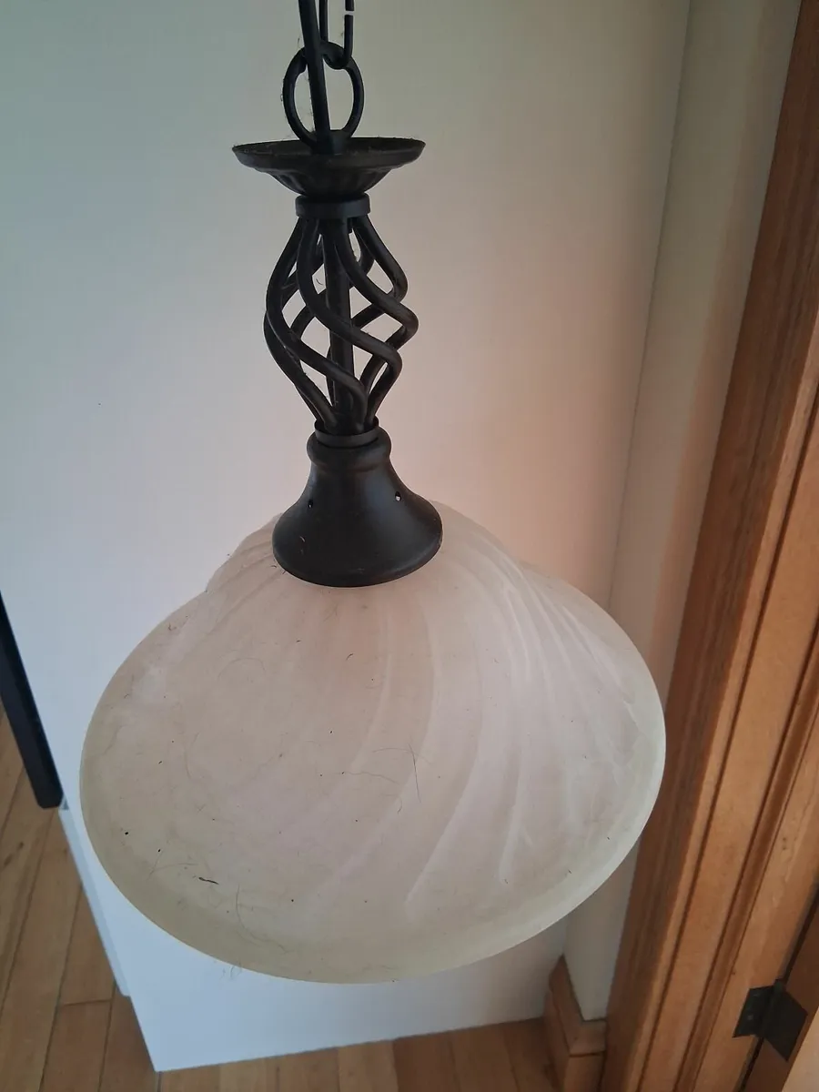 Light's - Image 1