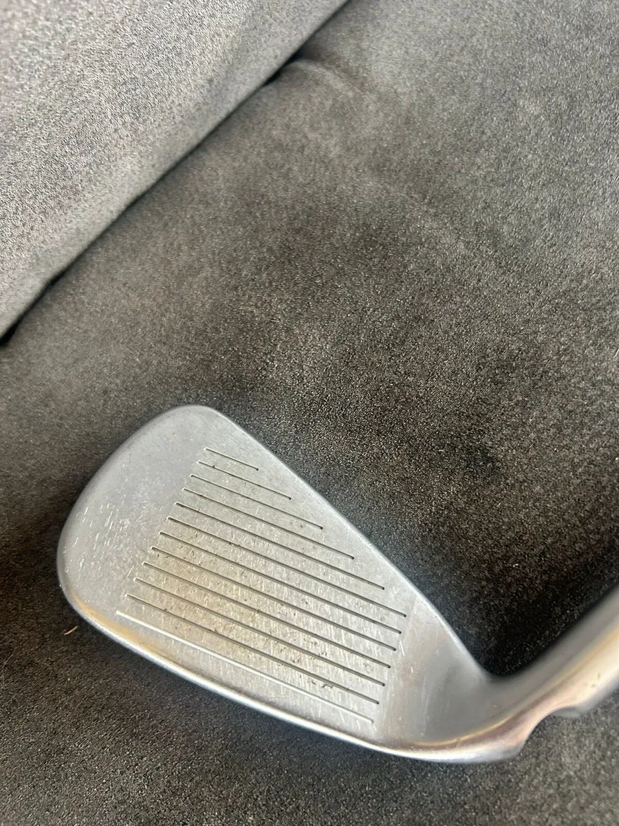 Set of five iron golf clubs (5-9) - Image 2