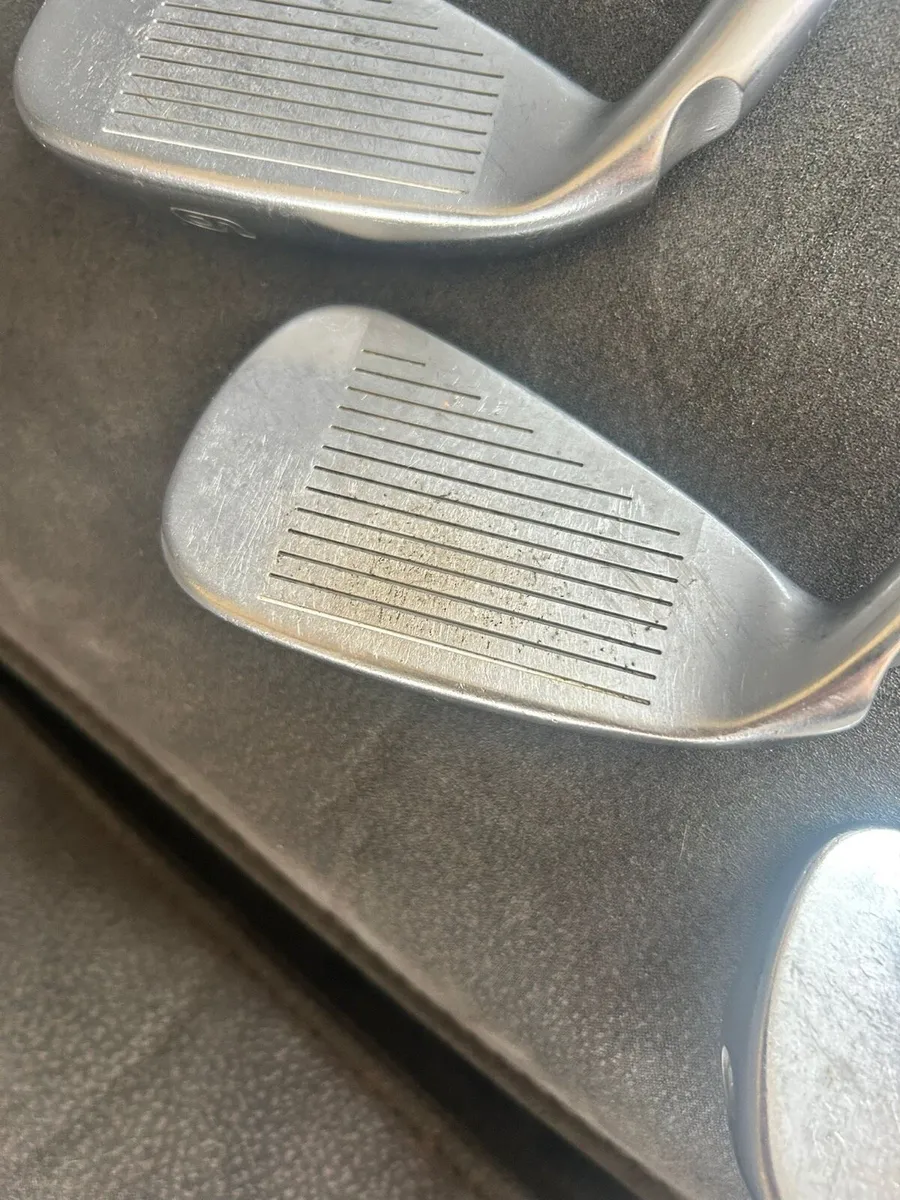 Set of five iron golf clubs (5-9) - Image 3