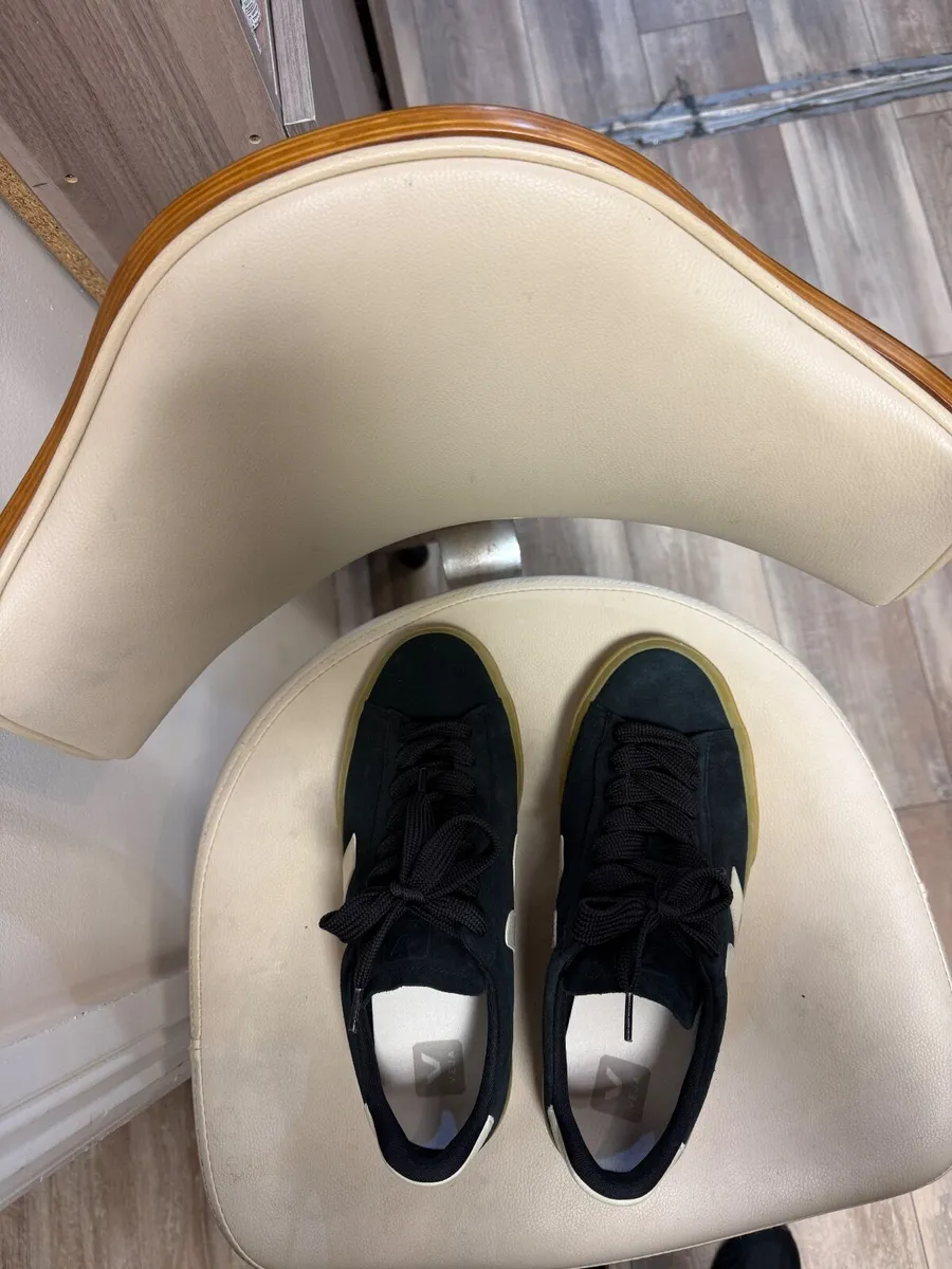 Veja Shoes - Image 3