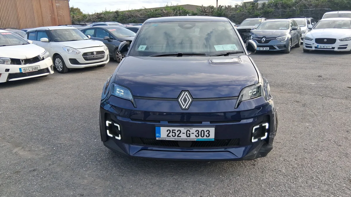 2025 Renault 5 - Image 1