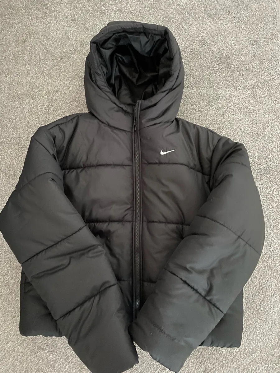 Nike women’s cropped puffer jacket - small - Image 1