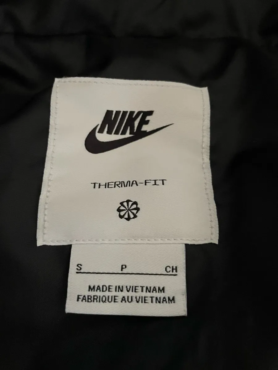 Nike women’s cropped puffer jacket - small - Image 2