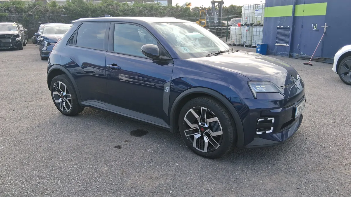 2025 Renault 5 - Image 3