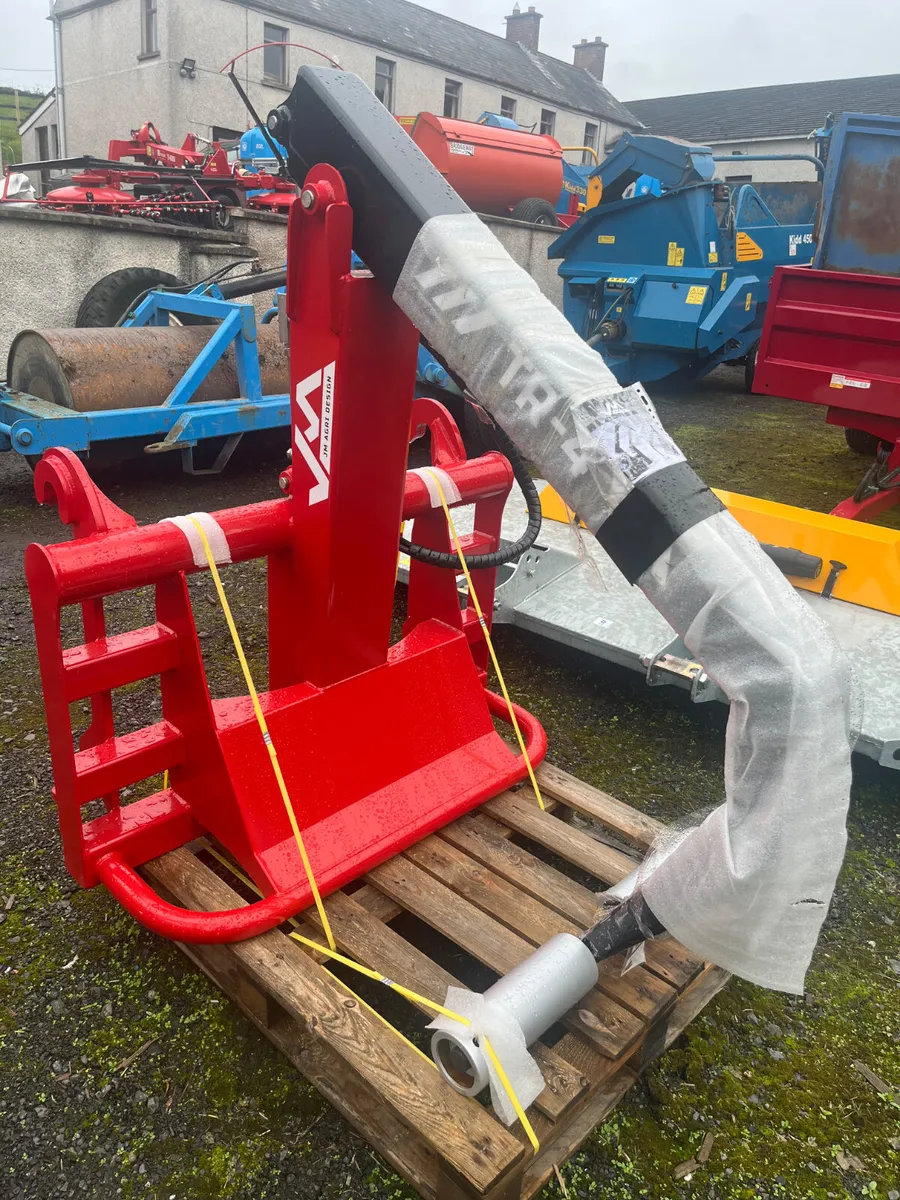 New TR4 Bale Lifter - Image 2