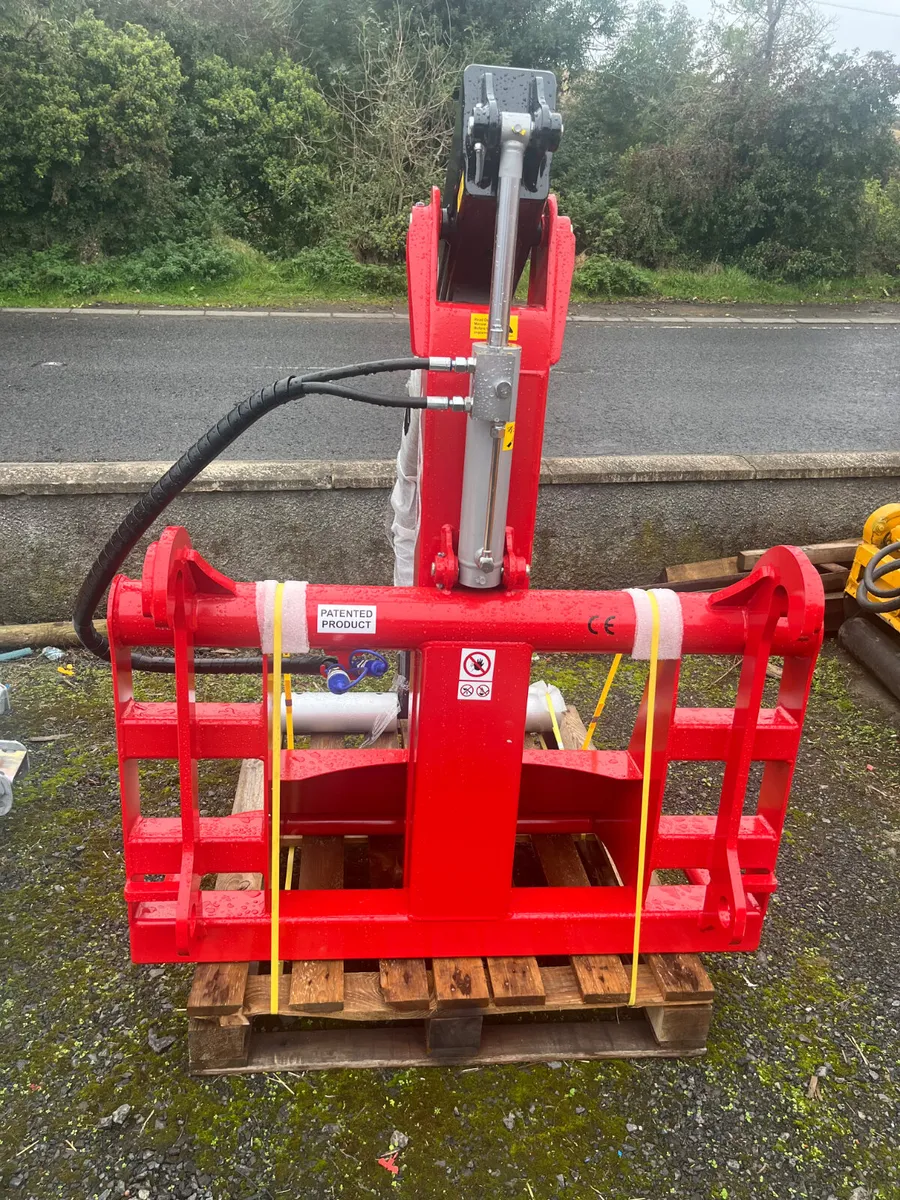 New TR4 Bale Lifter - Image 3