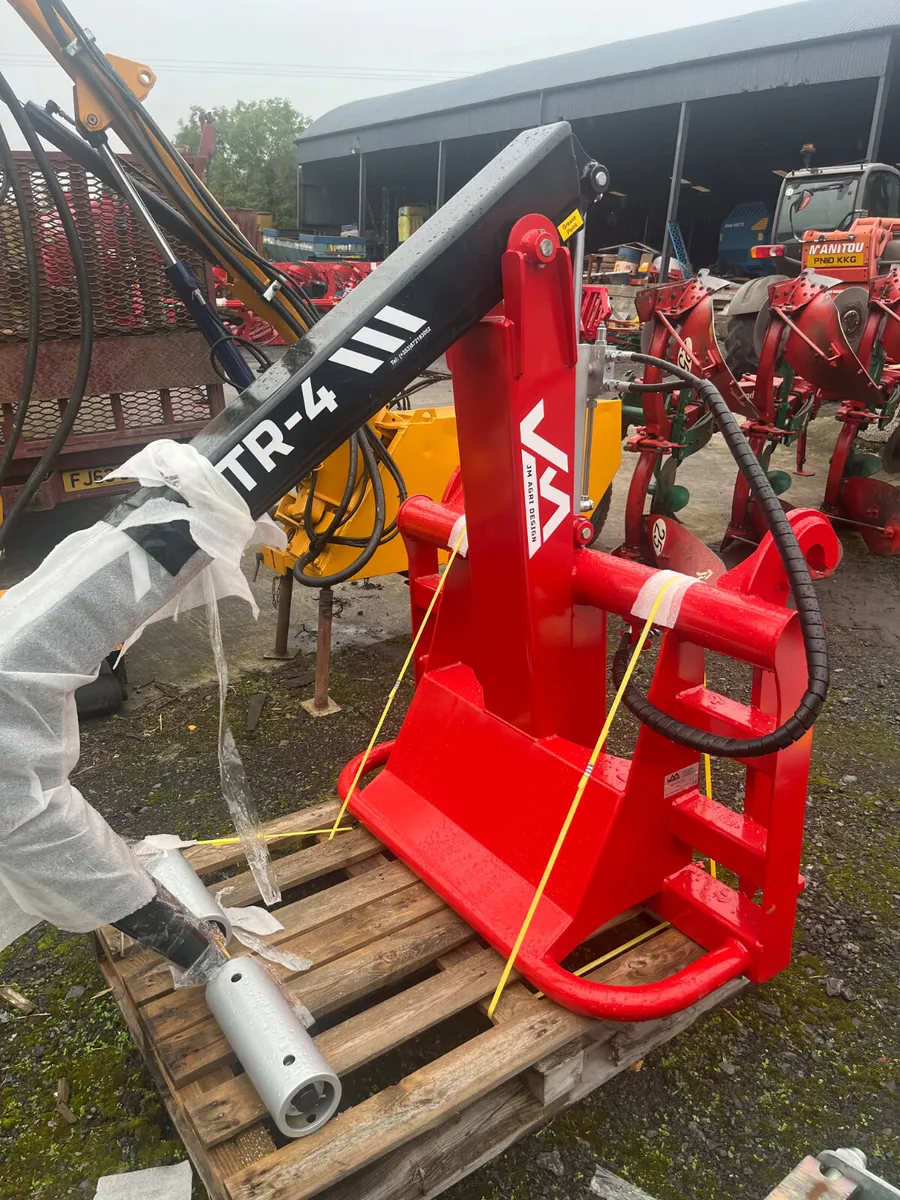 New TR4 Bale Lifter - Image 1