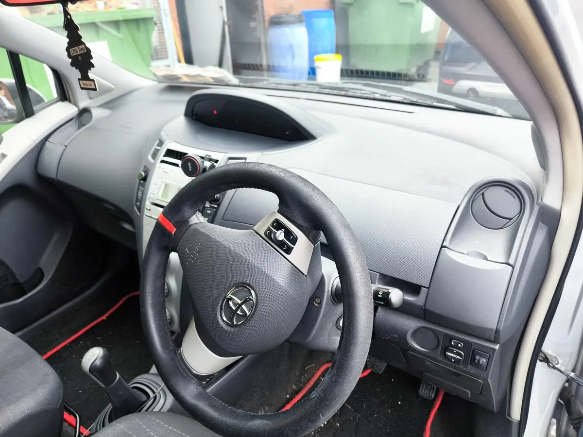 Toyota Yaris 2006 - Image 2