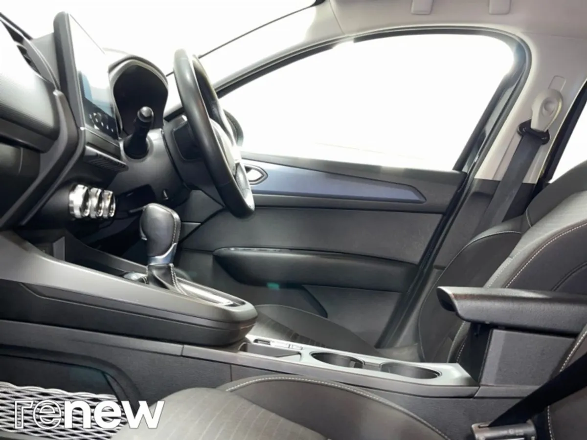 Renault Arkana Iconic E-tech Hybrid 145 Auto - Image 4