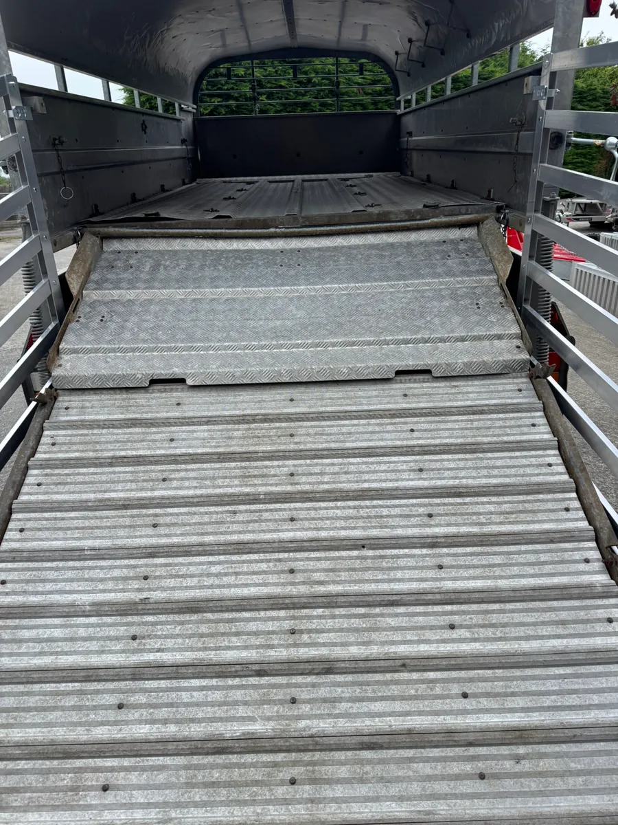 Nugent livestock trailer - Image 1