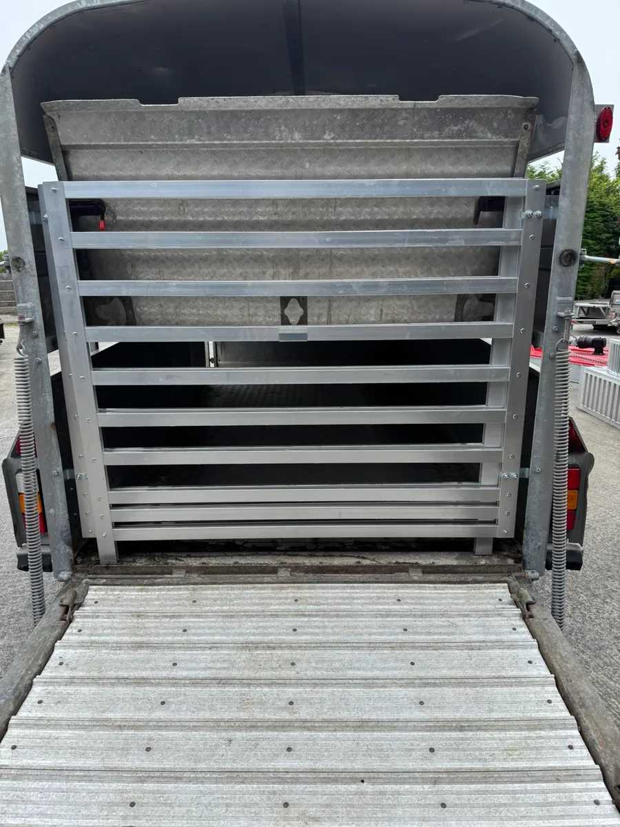 Nugent livestock trailer - Image 3