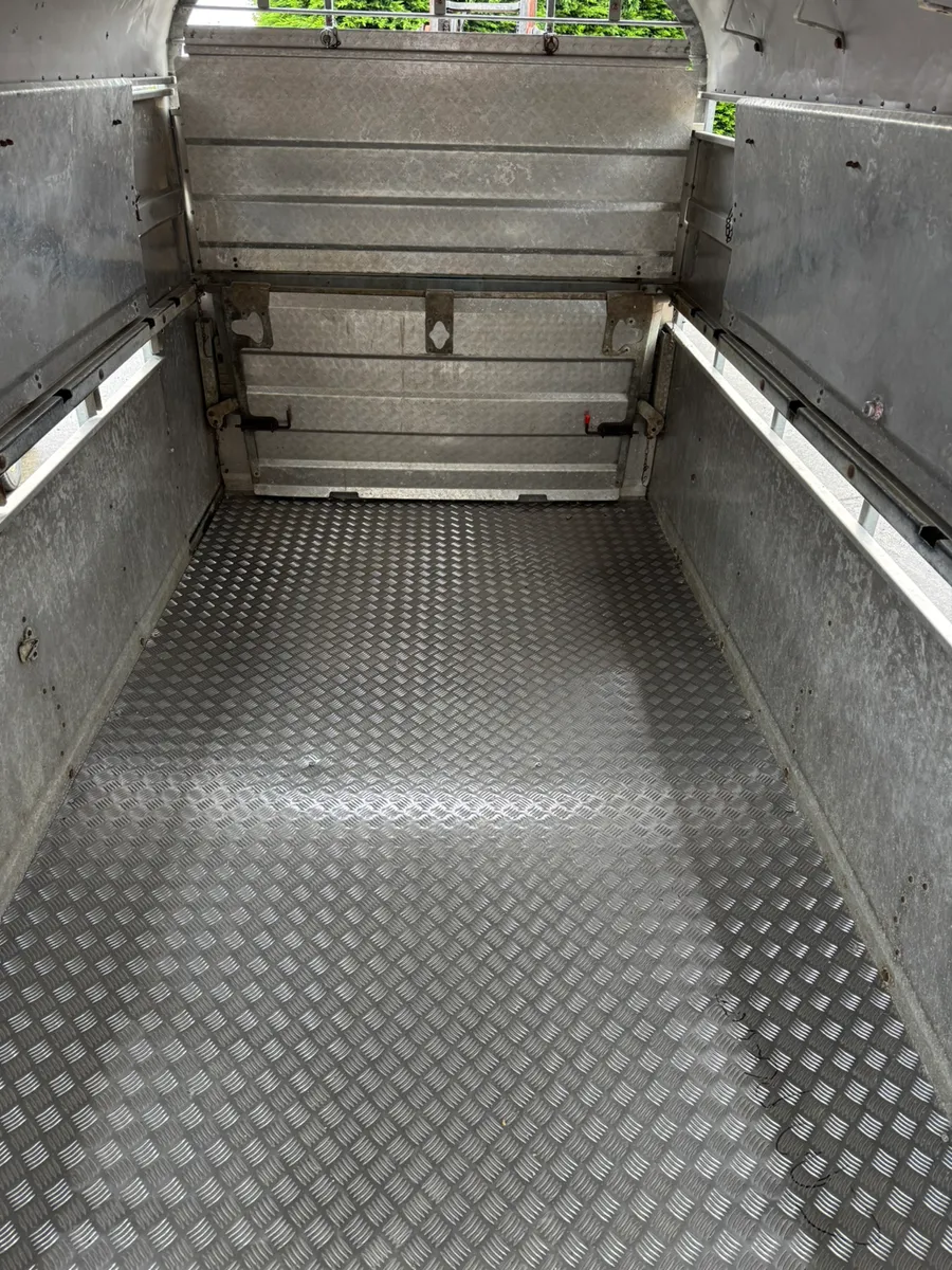 Nugent livestock trailer - Image 4
