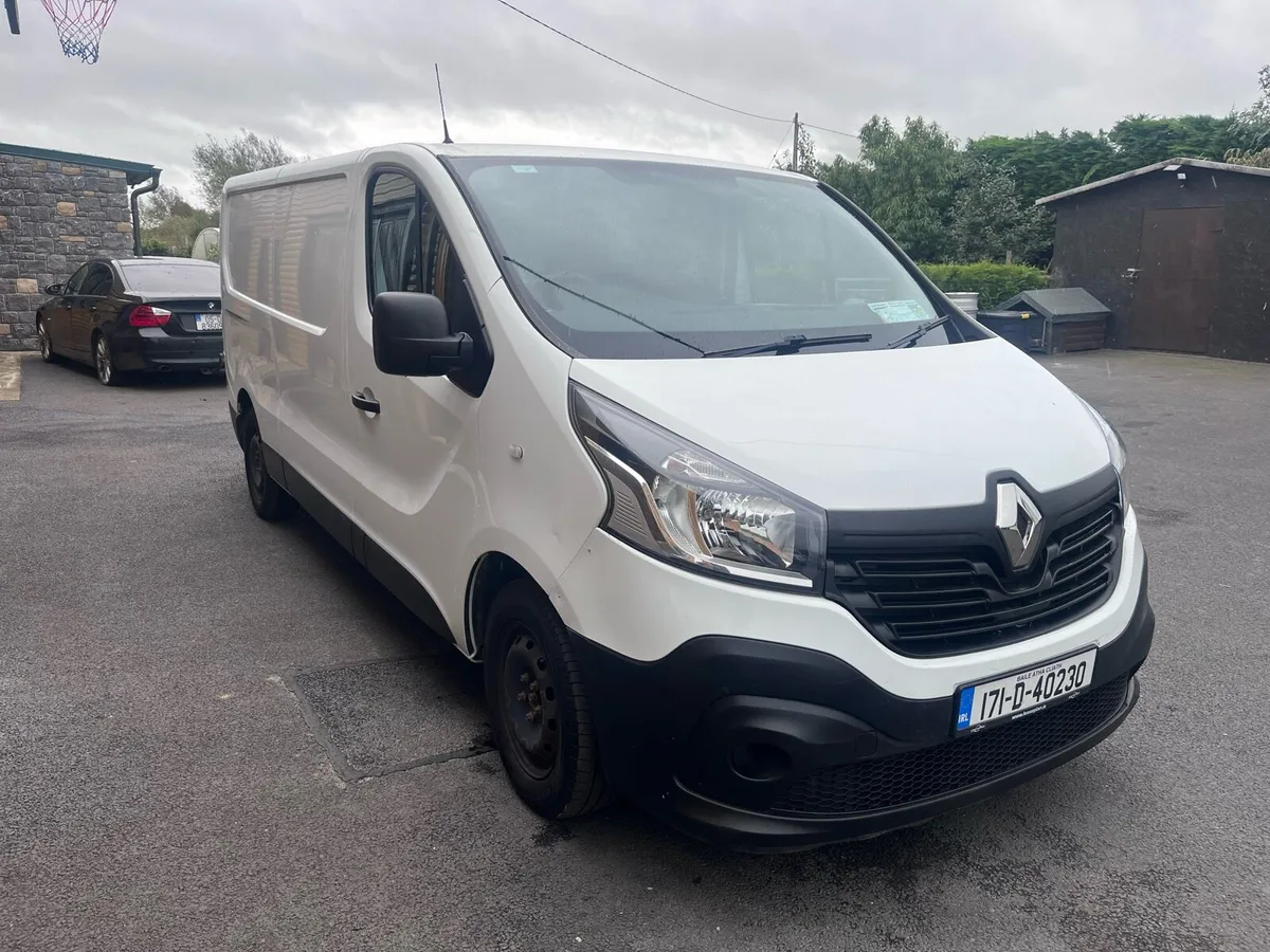 2017 Renault Trafic - Image 2